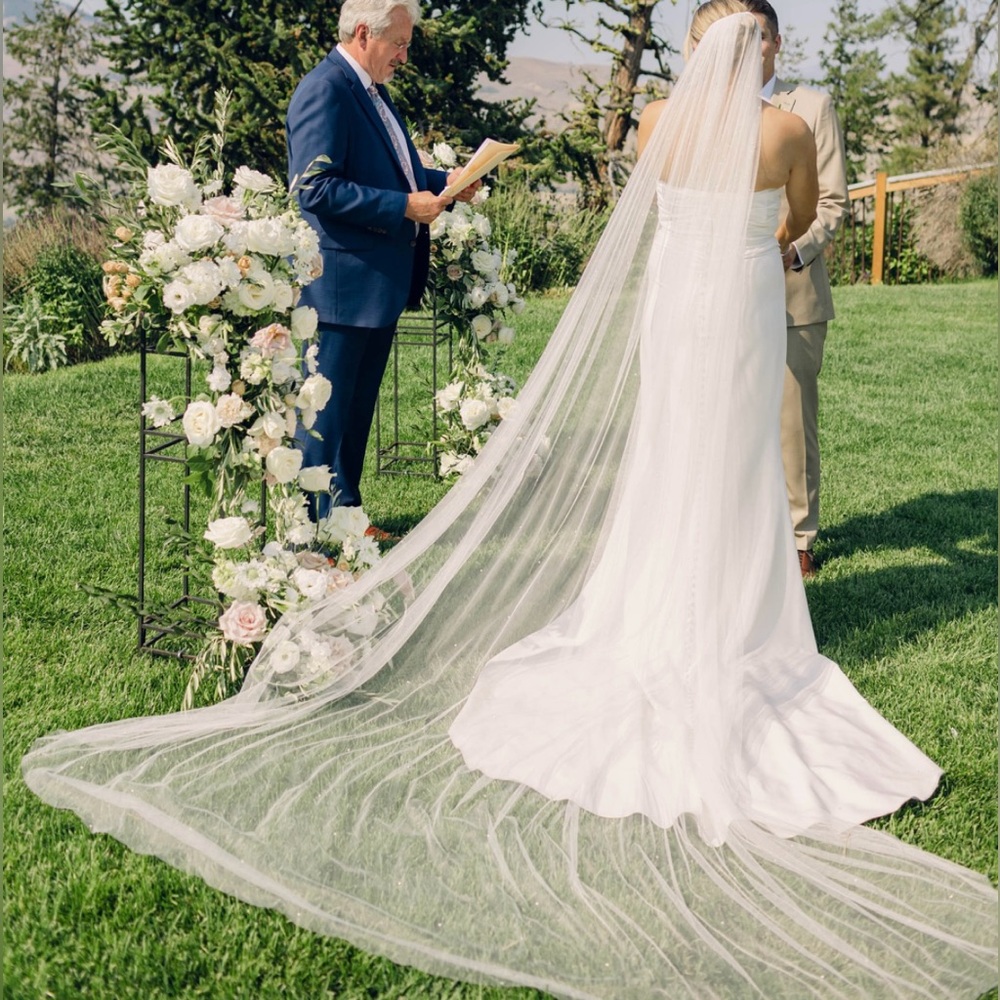 MH "Penelope" veil, style 23910V/108. Pearls. 8 ft 8 in long